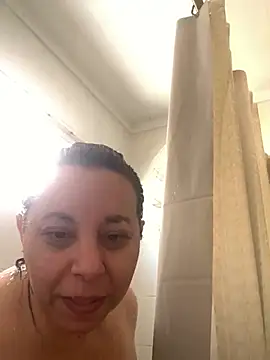 Snapshot of LupeLok chatting on June 29, 4:17 pm LupeLok online show from June 29, 4:17 pm