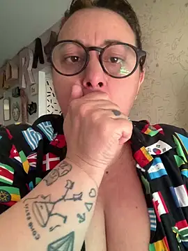 LupeLok online show from October 21, 4:28 pm