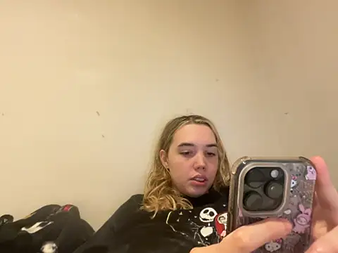 Snapshot of violetcutie chatting on September 27, 7:20 pm violetcutie online show from September 27, 7:20 pm