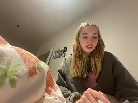 Snapshot of violetcutie chatting on September 20, 10:04 pm violetcutie online show from September 20, 10:04 pm