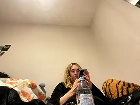 Snapshot of violetcutie chatting on September 26, 9:10 pm violetcutie online show from September 26, 9:10 pm