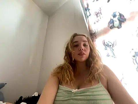 Snapshot of violetcutie chatting on September 17, 2:30 pm violetcutie online show from September 17, 2:30 pm