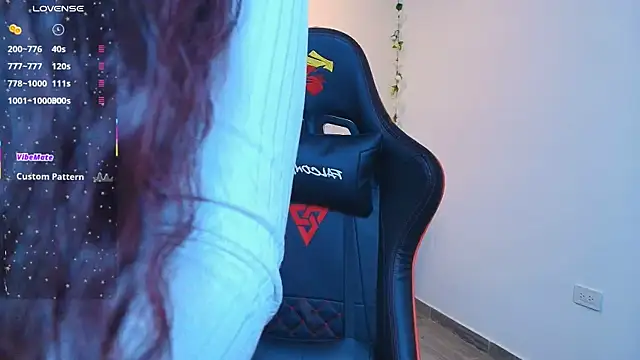 Snapshot of ViolethRosse chatting on November 12, 7:51 pm ViolethRosse online show from November 12, 7:51 pm