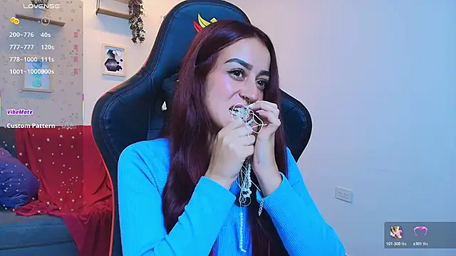 Snapshot of ViolethRosse chatting on November 13, 9:08 pm ViolethRosse online show from November 13, 9:08 pm