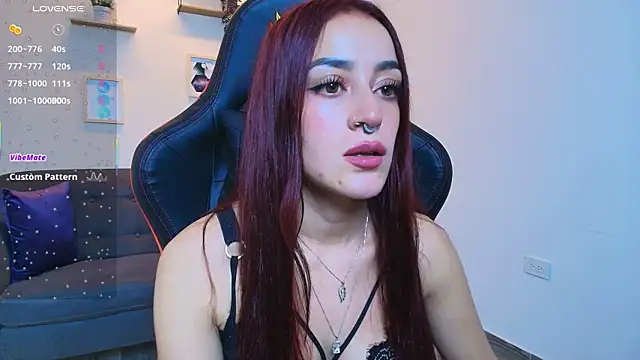 Snapshot of ViolethRosse chatting on December 2, 9:49 pm ViolethRosse online show from December 2, 9:49 pm