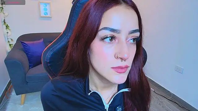 Snapshot of ViolethRosse chatting on November 21, 8:19 pm ViolethRosse online show from November 21, 8:19 pm