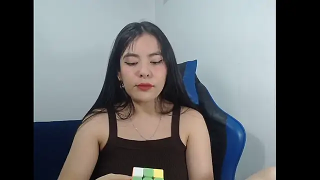 Snapshot of EloiseJun chatting on April 3, 6:09 am EloiseJun online show from April 3, 6:09 am