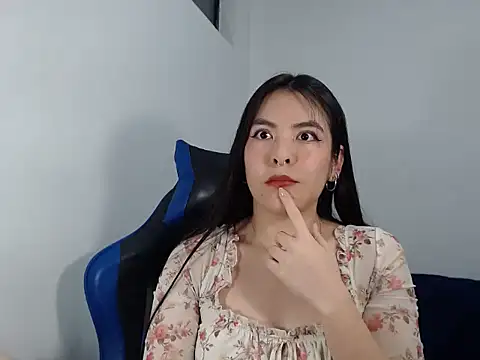 EloiseJun online show from December 14, 4:18 am