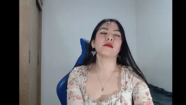 Snapshot of EloiseJun chatting on February 15, 4:13 am EloiseJun online show from February 15, 4:13 am