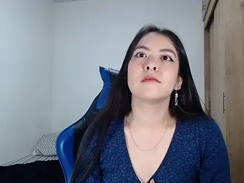 Snapshot of EloiseJun chatting on January 9, 3:57 am EloiseJun online show from January 9, 3:57 am