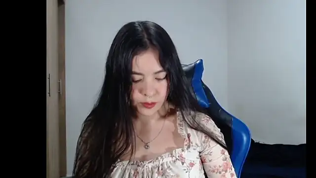 Snapshot of EloiseJun chatting on March 16, 6:06 am EloiseJun online show from March 16, 6:06 am