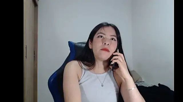 Snapshot of EloiseJun chatting on March 13, 4:06 am EloiseJun online show from March 13, 4:06 am