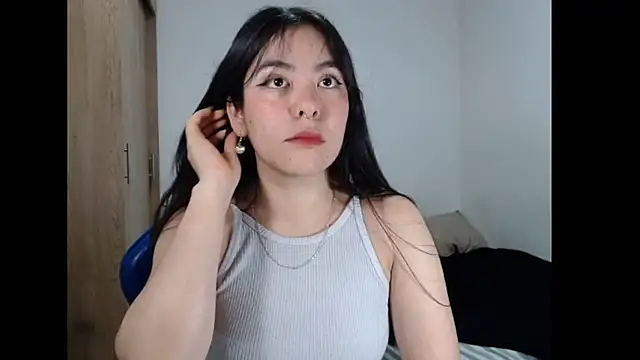 Snapshot of EloiseJun chatting on March 25, 4:45 am EloiseJun online show from March 25, 4:45 am