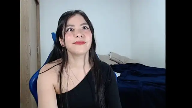 Snapshot of EloiseJun chatting on March 26, 1:04 am EloiseJun online show from March 26, 1:04 am