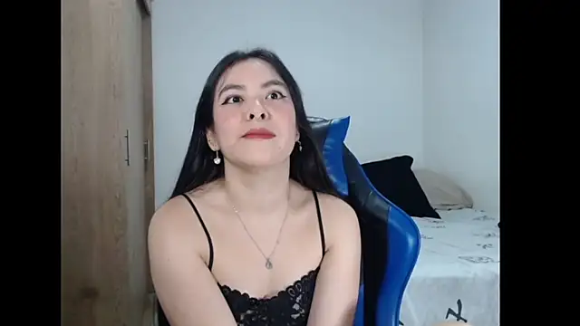 EloiseJun online show from April 11, 5:15 am
