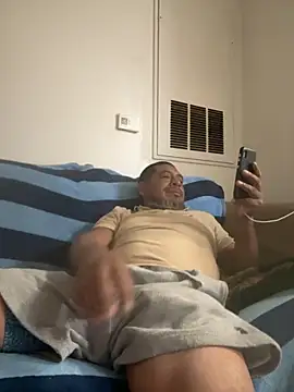 Snapshot of julio_p chatting on September 10, 1:59 am julio p online show from September 10, 1:59 am