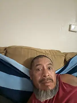 Snapshot of julio_p chatting on October 17, 11:50 pm julio p online show from October 17, 11:50 pm