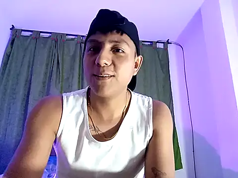 Snapshot of dereck14c chatting on January 12, 10:58 pm dereck14c online show from January 12, 10:58 pm