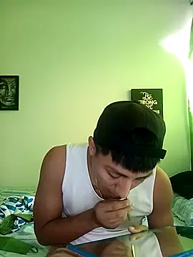Snapshot of dereck14c chatting on January 14, 10:13 pm dereck14c online show from January 14, 10:13 pm
