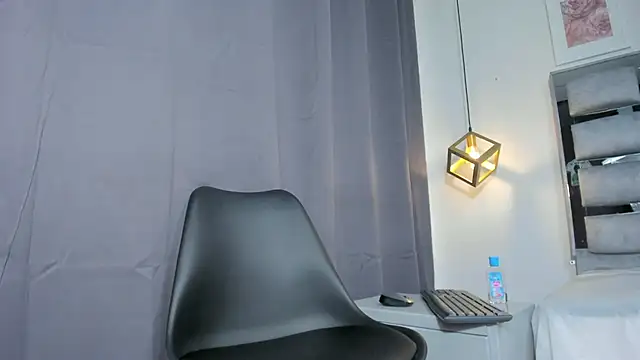 lianfox  online show from November 22, 12:48 pm