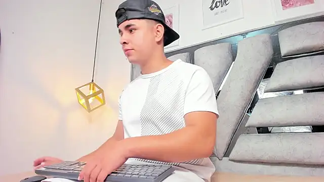 lianfox  online show from March 10, 12:20 pm