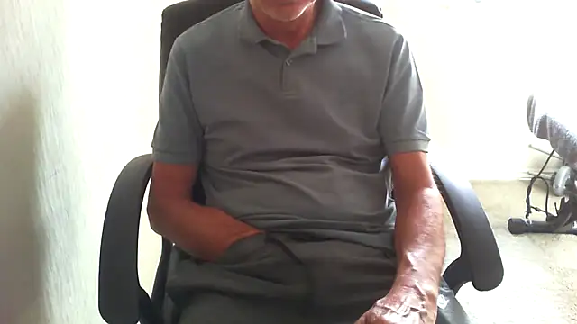 Snapshot of rogpb chatting on June 18, 2:44 pm rogpb online show from June 18, 2:44 pm