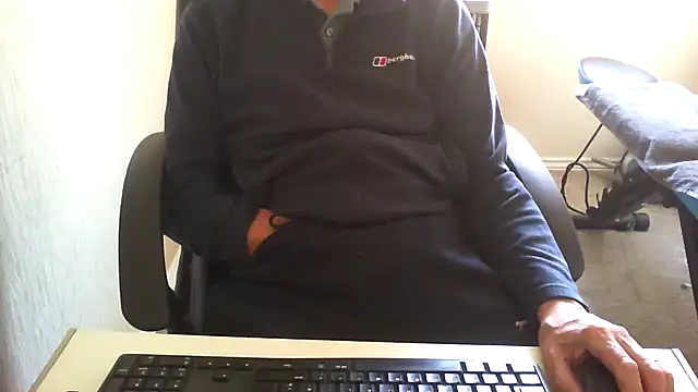 Snapshot of rogpb chatting on April 21, 10:55 am rogpb online show from April 21, 10:55 am