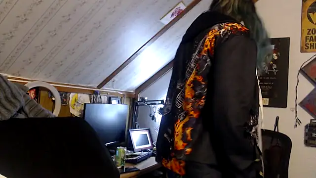 thejuicybacon online show from October 29, 9:41 am