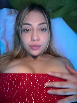 Snapshot of MissCat_ chatting on November 23, 1:48 am MissCat online show from November 23, 1:48 am