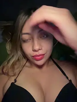 Snapshot of MissCat_ chatting on November 24, 1:27 am MissCat online show from November 24, 1:27 am