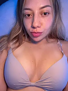 Snapshot of MissCat_ chatting on November 29, 1:50 am MissCat online show from November 29, 1:50 am