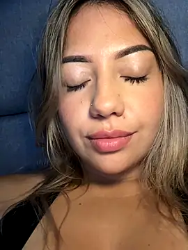 Snapshot of MissCat_ chatting on October 29, 3:05 am MissCat online show from October 29, 3:05 am