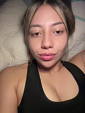 Snapshot of MissCat_ chatting on December 5, 2:10 am MissCat online show from December 5, 2:10 am