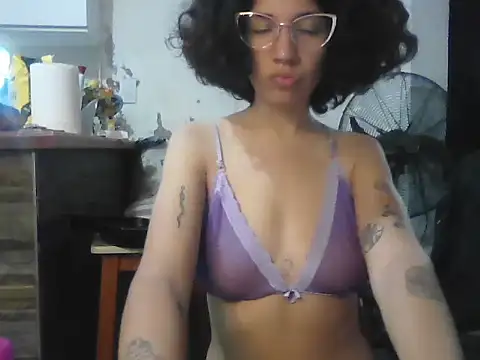 Snapshot of loliporomero chatting on October 7, 2:01 am loliporomero online show from October 7, 2:01 am