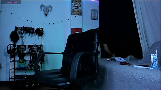 kattusauruss online show from April 10, 1:34 am