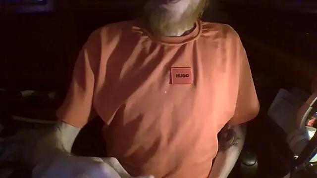 Snapshot of zipman92 chatting on December 15, 6:14 pm zipman92 online show from December 15, 6:14 pm