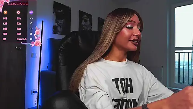 Lisa Shultz online show from April 12, 12:30 pm