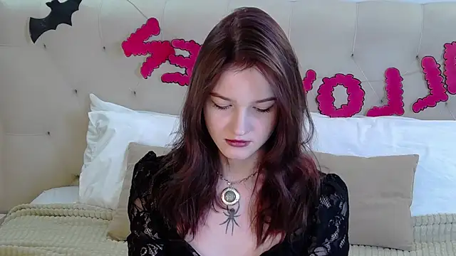 MichelleRoux online show from October 31, 1:19 pm