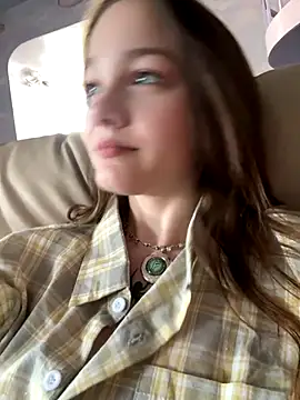 Snapshot of MichelleRoux chatting on September 15, 10:48 am MichelleRoux online show from September 15, 10:48 am