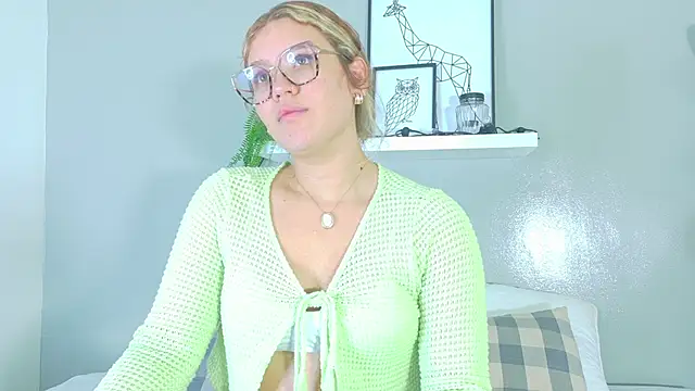 Snapshot of BelaMiller_ chatting on November 5, 11:46 am BelaMiller online show from November 5, 11:46 am