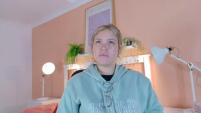 Snapshot of BelaMiller_ chatting on October 6, 11:33 am BelaMiller online show from October 6, 11:33 am