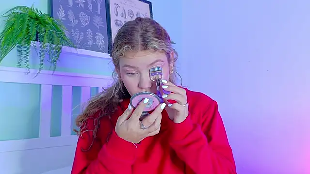 Snapshot of BelaMiller_ chatting on November 13, 11:47 am BelaMiller online show from November 13, 11:47 am