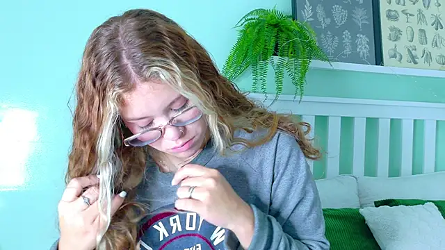 Snapshot of BelaMiller_ chatting on November 10, 11:37 am BelaMiller online show from November 10, 11:37 am