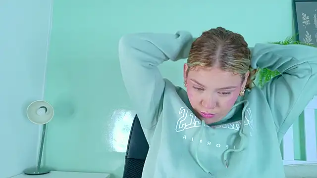 Snapshot of BelaMiller_ chatting on October 22, 11:42 am BelaMiller online show from October 22, 11:42 am