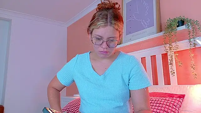 Snapshot of BelaMiller_ chatting on September 29, 11:38 am BelaMiller online show from September 29, 11:38 am