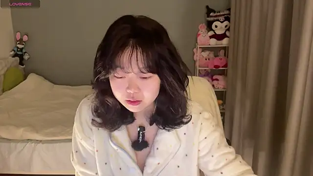 Kittenfishing online show from November 12, 1:04 pm