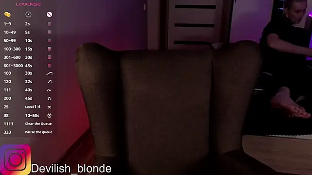 HitchcocianBlonde online show from March 31, 5:26 pm