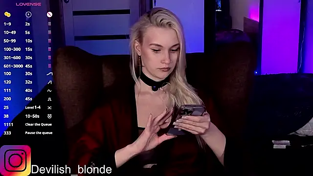 HitchcocianBlonde online show from February 19, 7:00 pm