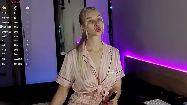 HitchcocianBlonde online show from October 1, 6:01 pm