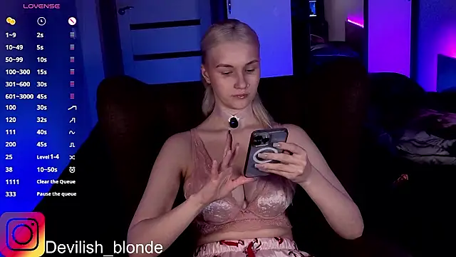 HitchcocianBlonde online show from March 10, 6:45 pm